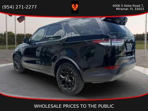 Black 2019 Land Rover Discovery SE
