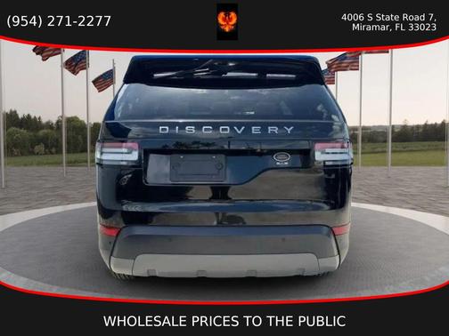 Black 2019 Land Rover Discovery SE