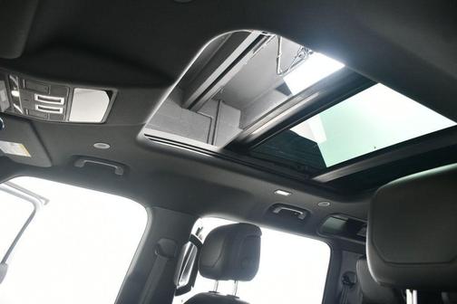 2024 Land Rover Defender 110 P300 S