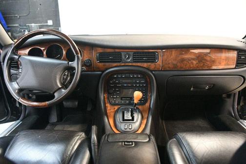 2000 Jaguar XJR 4dr Sedan Supercharged