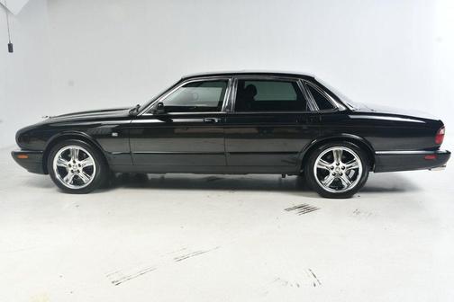 2000 Jaguar XJR 4dr Sedan Supercharged