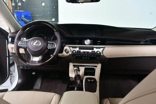 2017 Lexus ES 350 Base