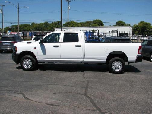 2024 RAM 2500 Cummins Diesel 4x4 Crew Cab Long Bed