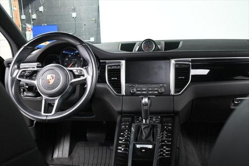 2018 Porsche Macan Base