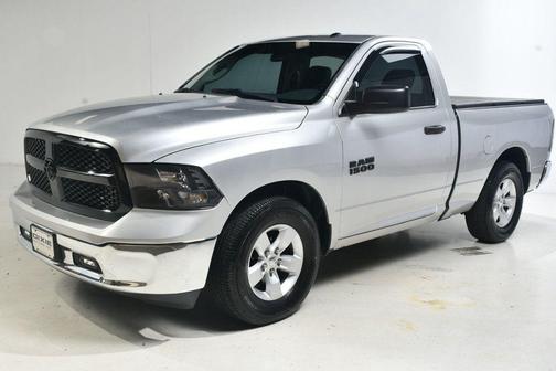 2015 RAM 1500 Carfax Certified Auto V6 Great Economy and Looks