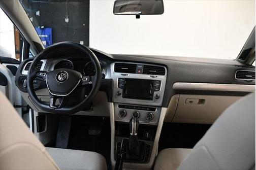 2015 Volkswagen Golf Auto TSI SE
