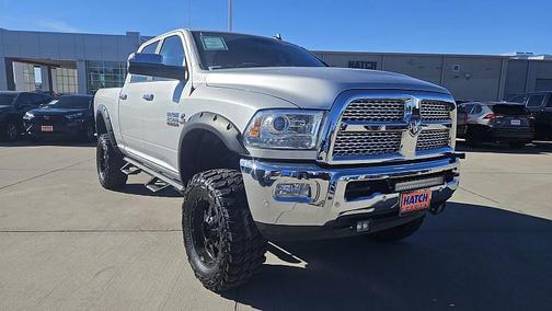 2017 RAM 2500 Laramie Crew Cab 4x4 6'4' Box