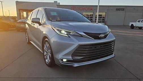 2022 Toyota Sienna Platinum 7 Passenger