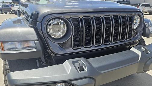 Granite Crystal Metallic Clearcoat 2025 Jeep Gladiator Nighthawk