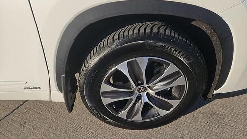 2020 Toyota Highlander Hybrid XLE