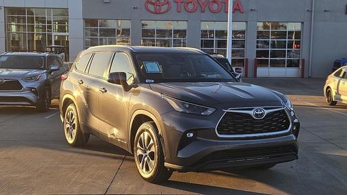 2023 Toyota Highlander Hybrid XLE