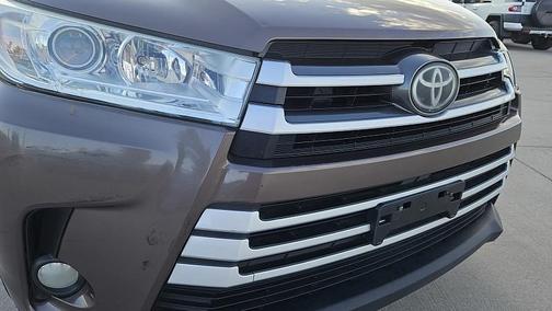 2017 Toyota Highlander LE