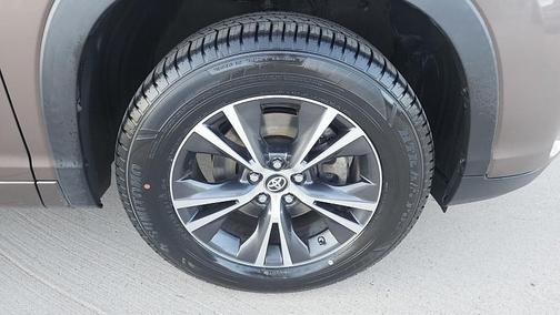 2017 Toyota Highlander LE