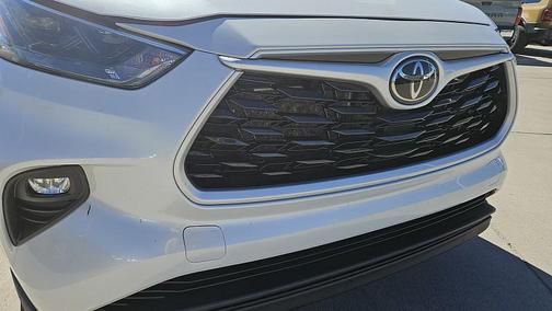 Wind Chill Pearl 2024 Toyota Highlander LE