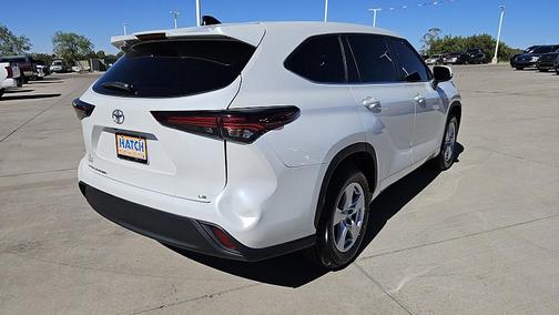 Wind Chill Pearl 2024 Toyota Highlander LE