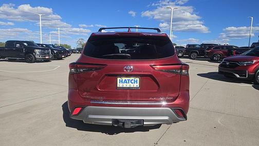 Ruby Flare Pearl 2022 Toyota Highlander Platinum