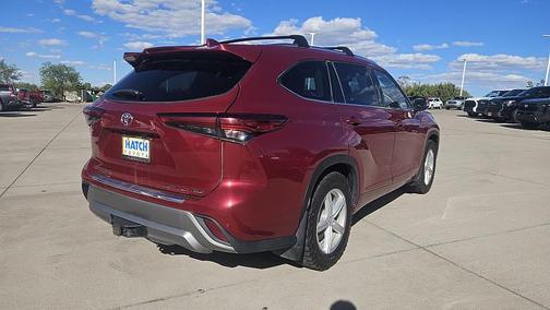 Ruby Flare Pearl 2022 Toyota Highlander Platinum