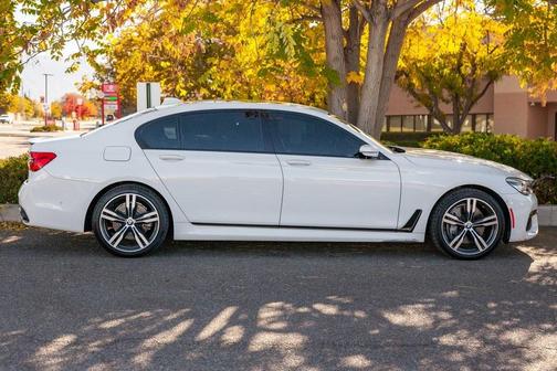 2019 BMW 750 i