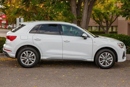 2024 Audi Q3 45 S line Premium
