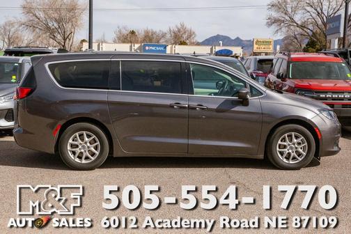 2023 Chrysler Voyager LX