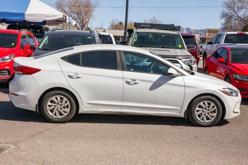 2018 Hyundai ELANTRA SE