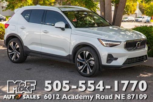 2023 Volvo XC40 B4 Ultimate Bright Theme