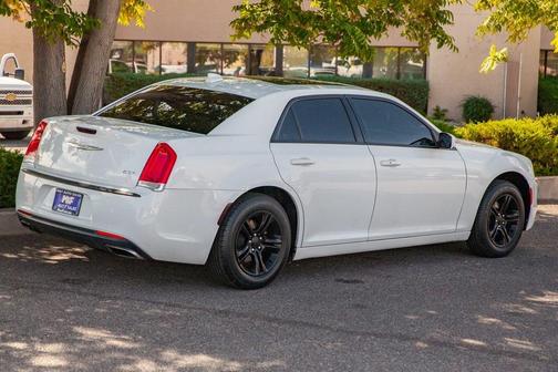 2016 Chrysler 300 Limited