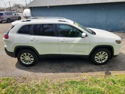 Bright White Clearcoat 2019 Jeep Cherokee Latitude