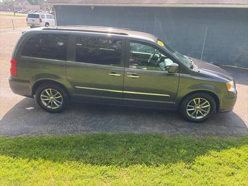 2016 Chrysler Town & Country Touring