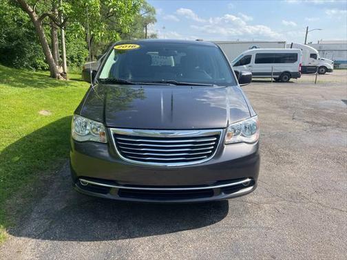 2016 Chrysler Town & Country Touring