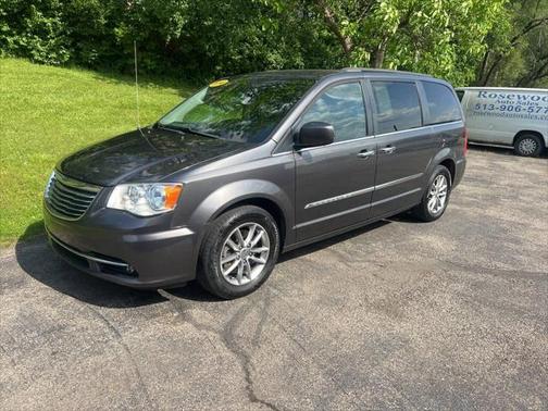 2016 Chrysler Town & Country Touring