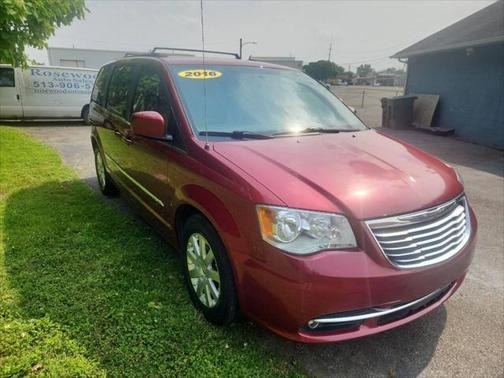 2016 Chrysler Town & Country Touring