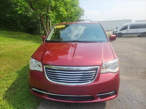 2016 Chrysler Town & Country Touring
