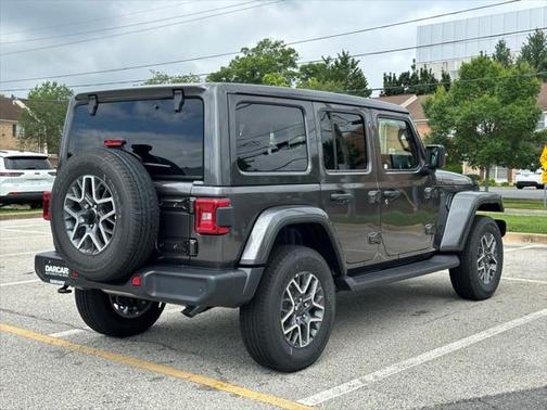 2025 Jeep Wrangler 4-Door Sahara 4x4