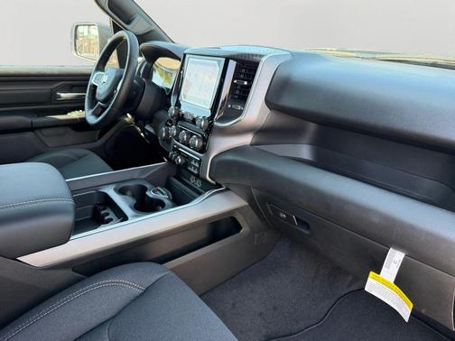 Diamond Black Crystal Pearlcoat 2026 RAM 1500 Express