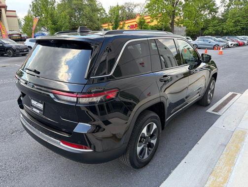 Diamond Black Crystal Pearlcoat 2022 Jeep Grand Cherokee 4xe Base