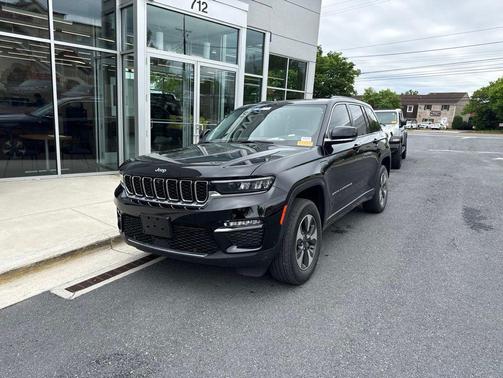 Diamond Black Crystal Pearlcoat 2022 Jeep Grand Cherokee 4xe Base