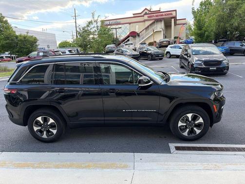 Diamond Black Crystal Pearlcoat 2022 Jeep Grand Cherokee 4xe Base