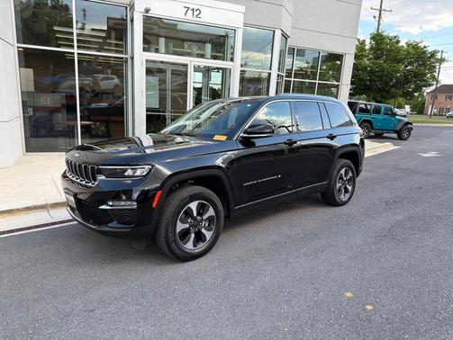Diamond Black Crystal Pearlcoat 2022 Jeep Grand Cherokee 4xe Base