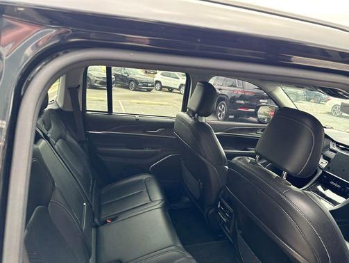 Diamond Black Crystal Pearlcoat 2022 Jeep Grand Cherokee 4xe Base