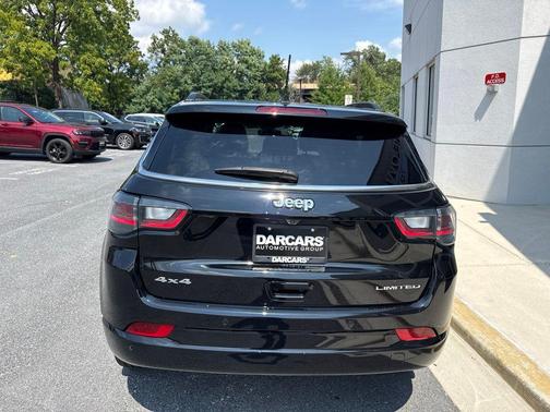 Diamond Black Crystal Pearlcoat 2024 Jeep Compass Limited