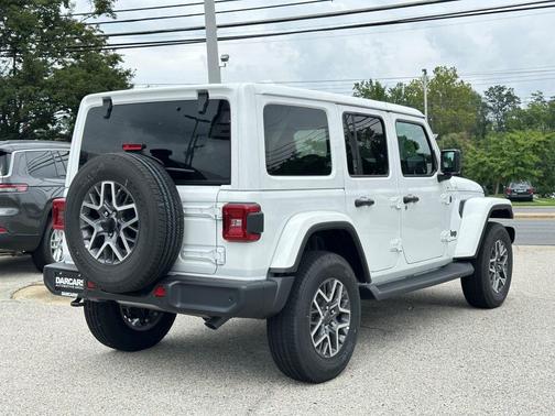 2025 Jeep Wrangler 4-Door Sahara 4x4