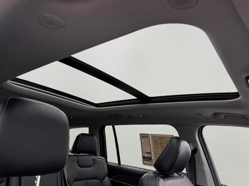 Bright White Clearcoat 2023 Jeep Grand Cherokee L Limited