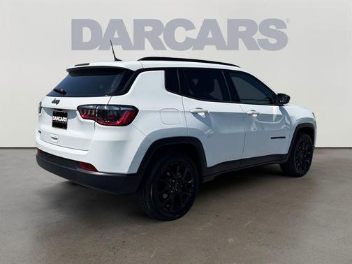 Bright White Clearcoat 2025 Jeep Compass Latitude