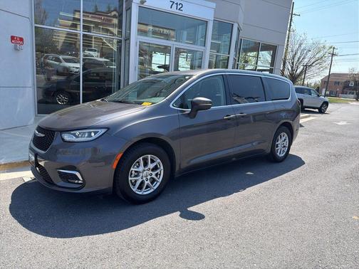 Granite Crystal Metallic Clearcoat 2023 Chrysler Pacifica Touring L