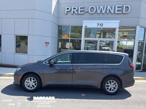 Granite Crystal Metallic Clearcoat 2023 Chrysler Pacifica Touring L