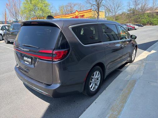 Granite Crystal Metallic Clearcoat 2023 Chrysler Pacifica Touring L
