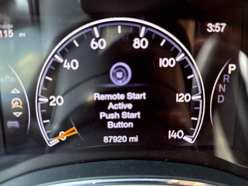 Diamond Black Crystal Pearlcoat 2017 Jeep Grand Cherokee Limited