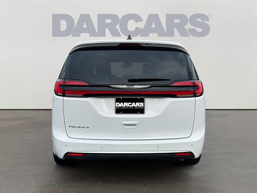 Bright White Clearcoat 2025 Chrysler Pacifica L