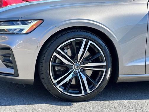 2019 Volvo S60 T6 R-Design